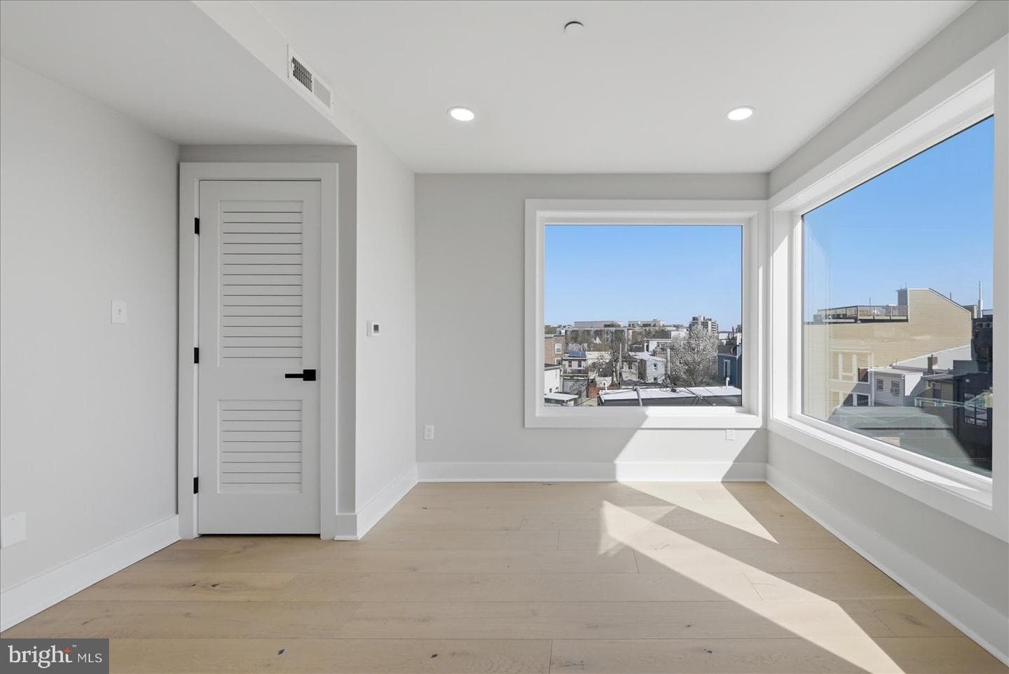 919 12th Street NE #404 photo 5