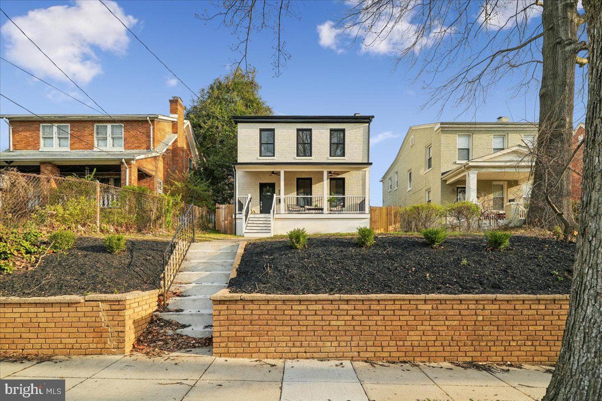 17 Longfellow Street NW photo 2