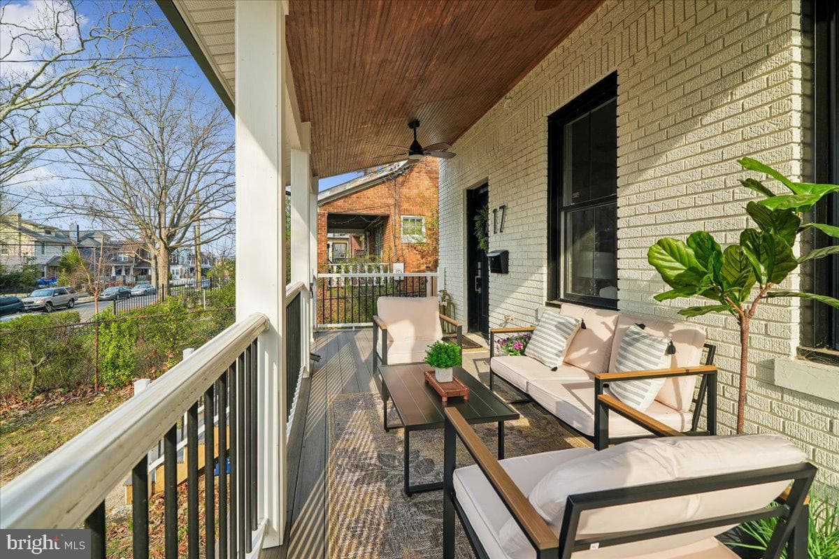 17 Longfellow Street NW photo 3