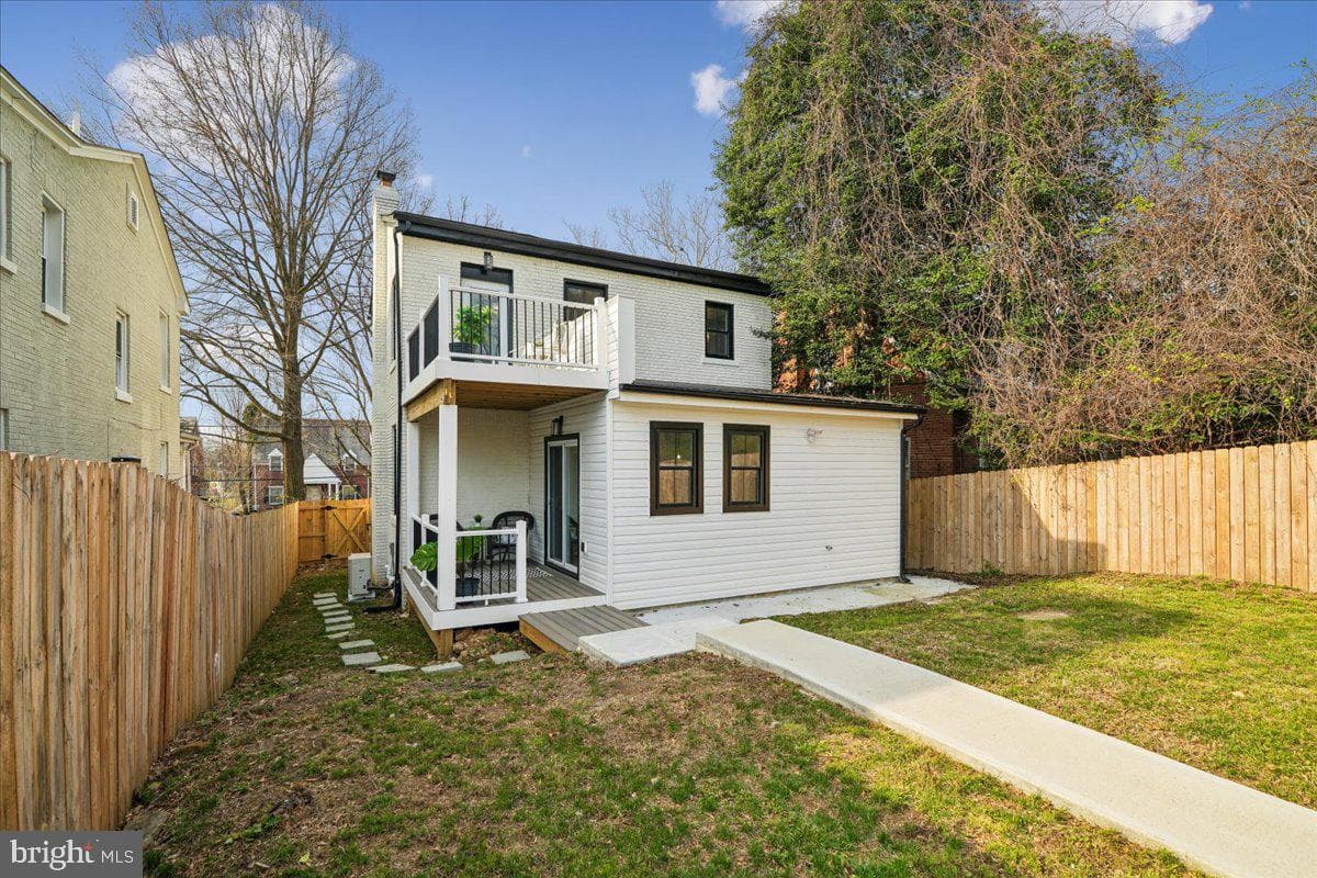 17 Longfellow Street NW photo 35