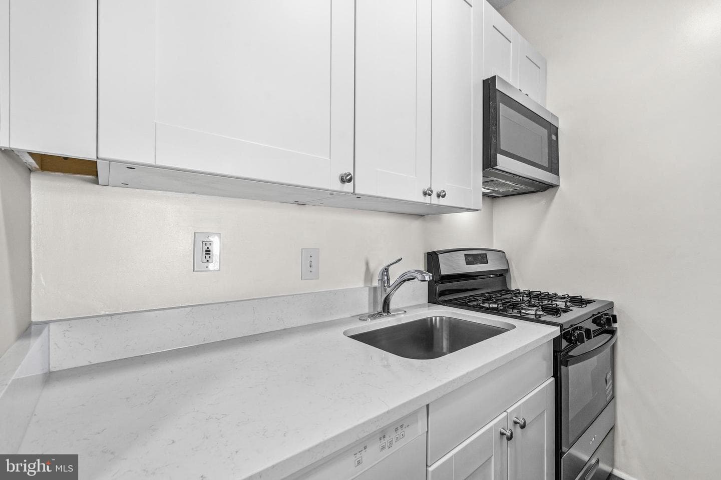 1851 Columbia Road NW #401 photo 9