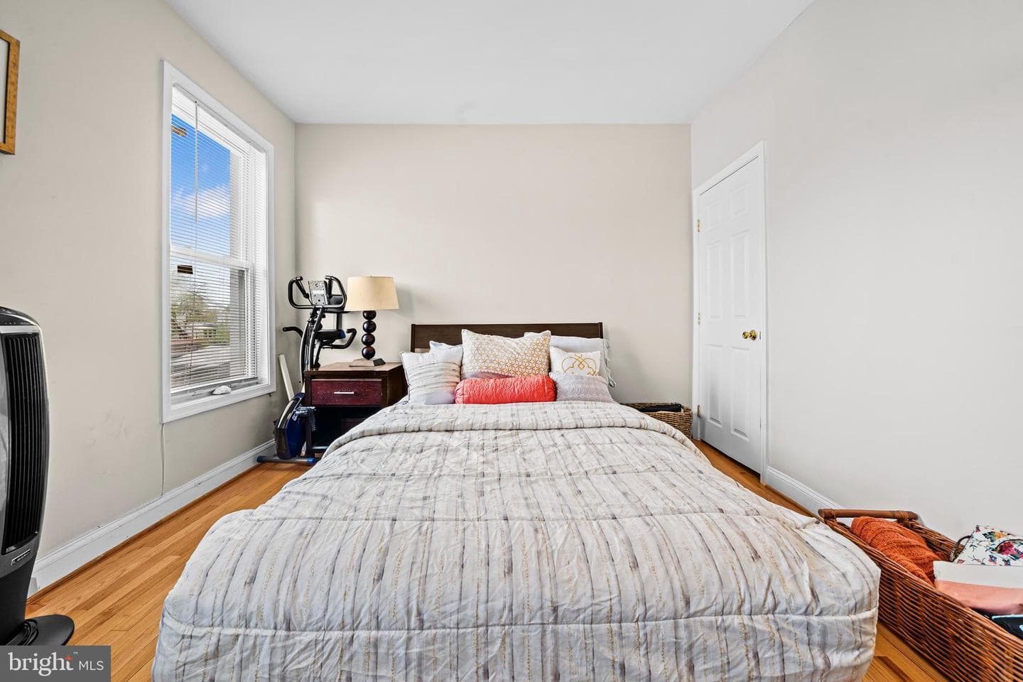 504 Kenyon Street NW photo 16