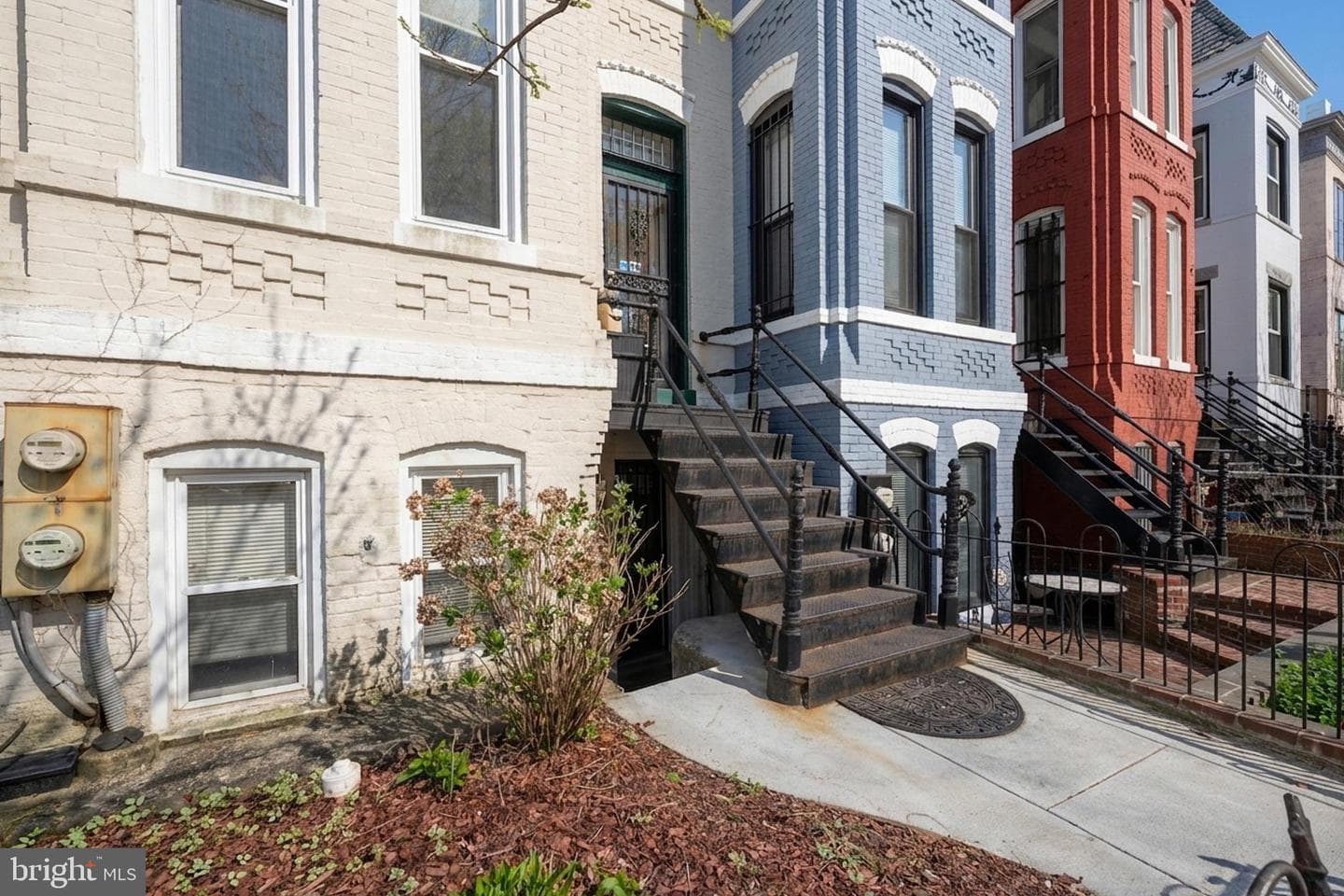 661 F Street NE photo 3