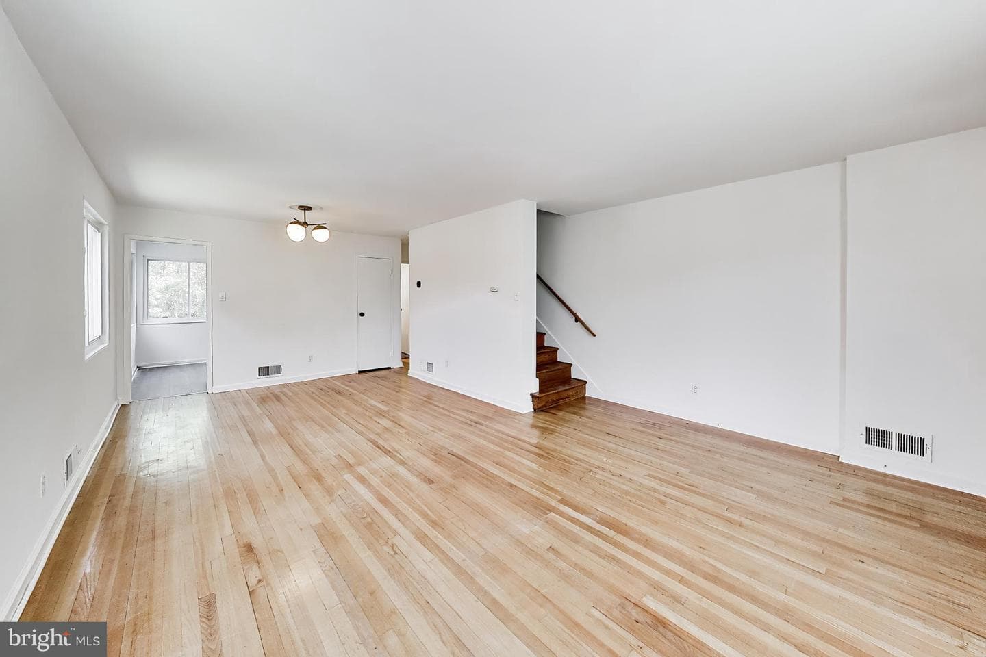 530 Ingraham Street NE photo 9