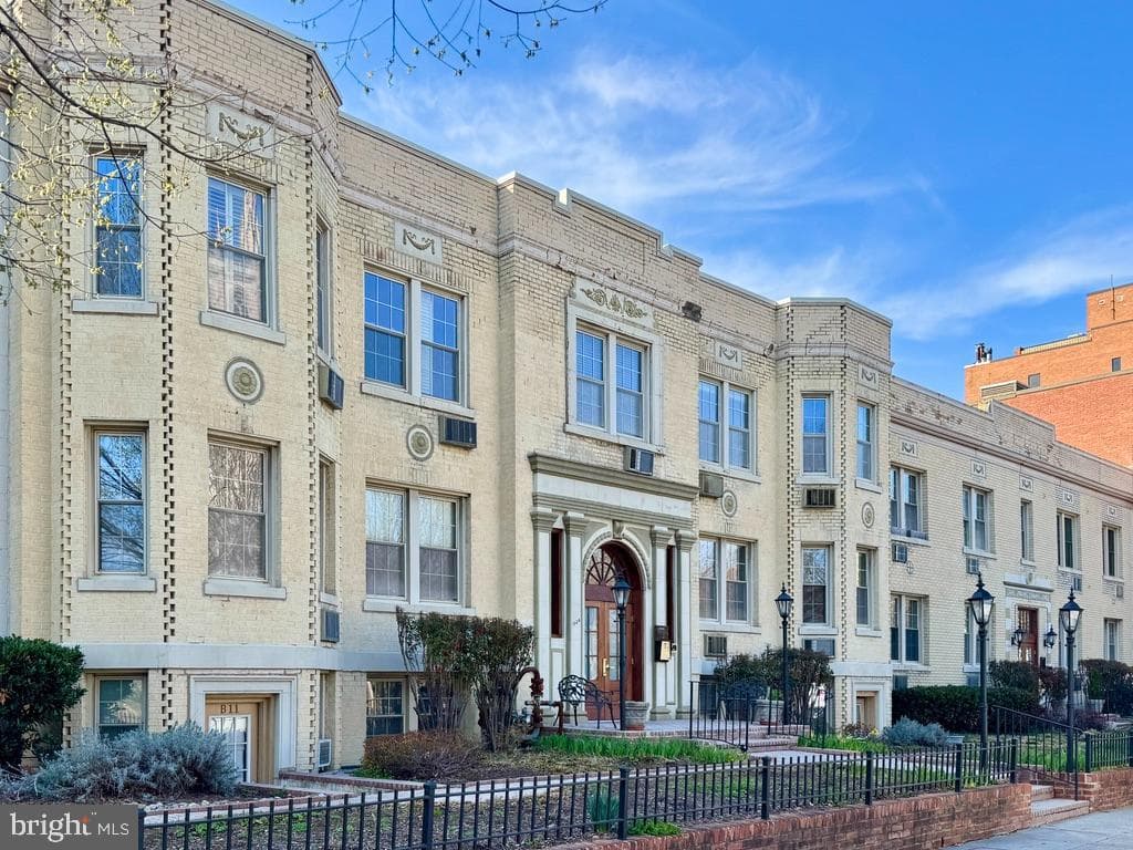 3024 Wisconsin Avenue NW #207, Washington
