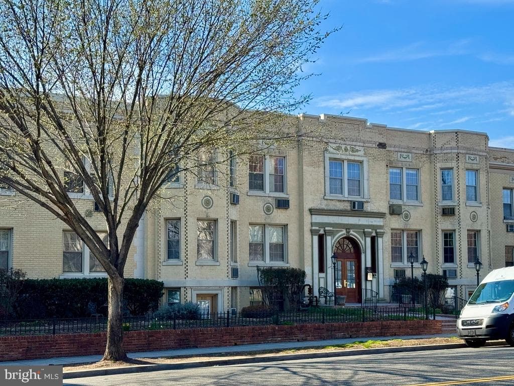 3024 Wisconsin Avenue NW #207 photo 25