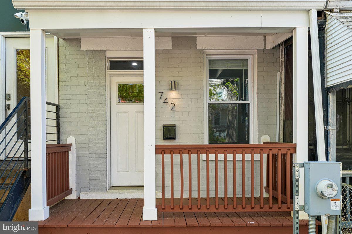 742 Irving Street NW photo 2