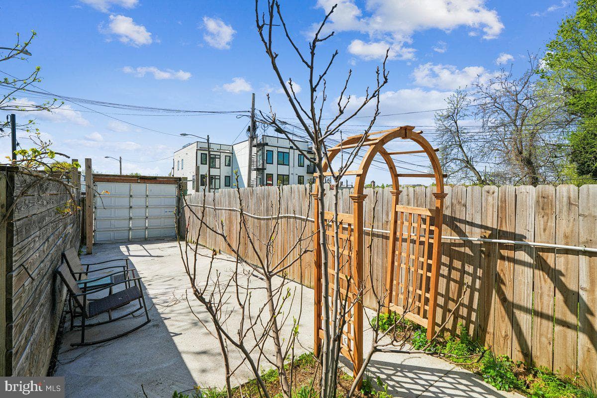 742 Irving Street NW photo 4