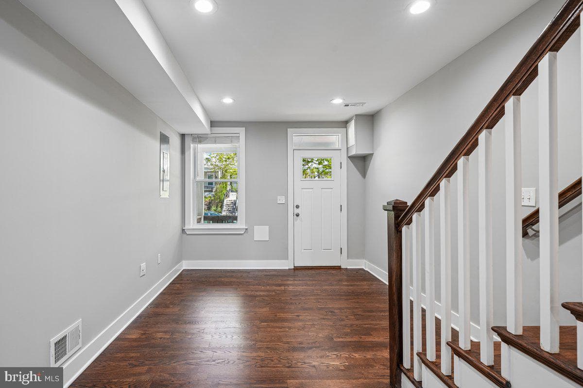 742 Irving Street NW photo 8