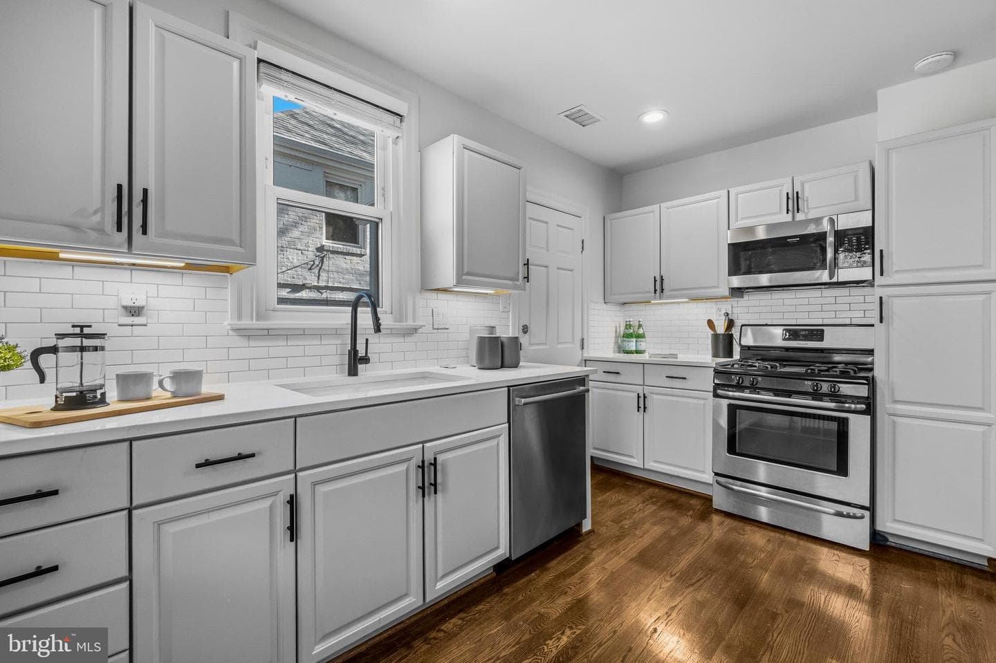 3731 Oakview Terrace NE photo 5