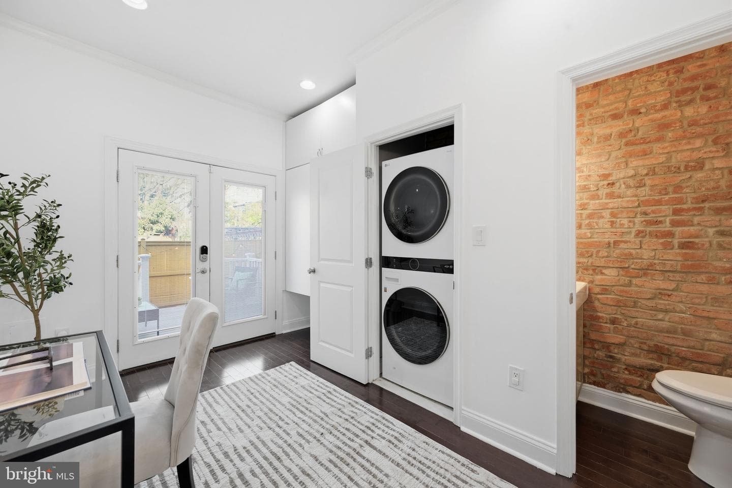 524 7th Street NE photo 9