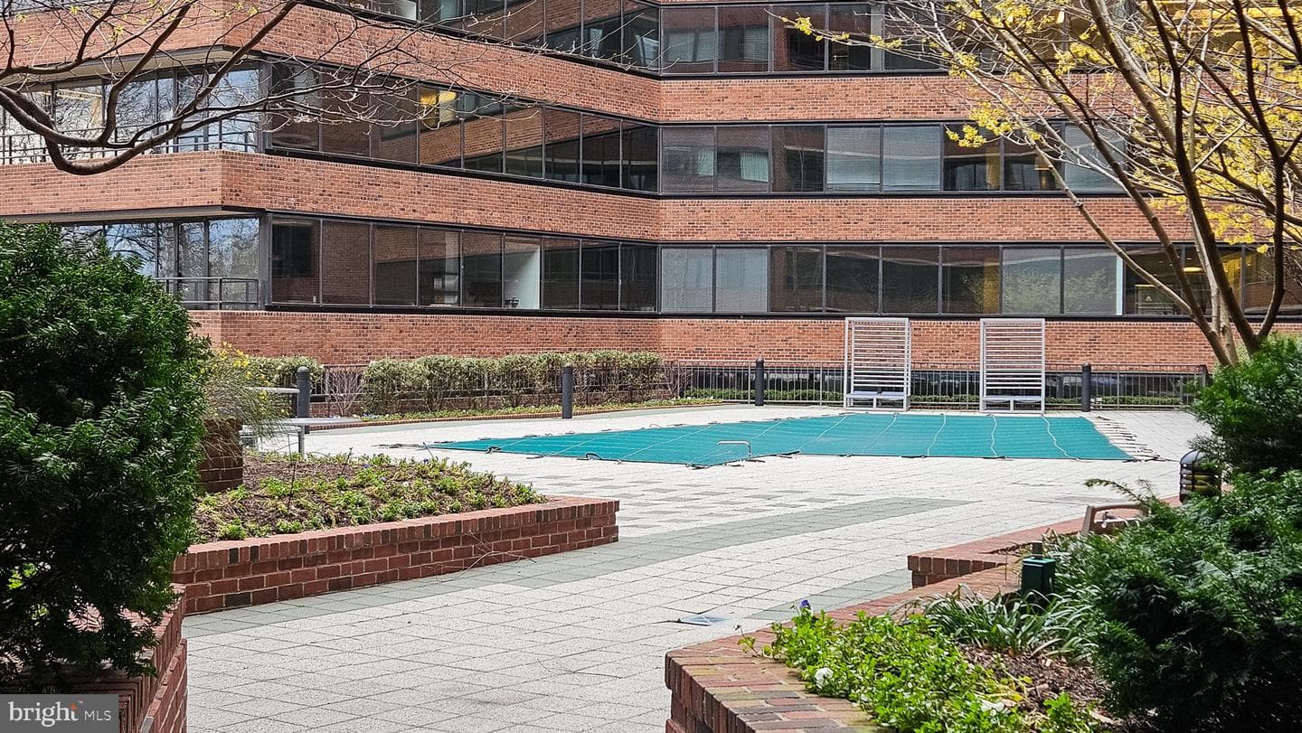 2555 Pennsylvania Avenue NW #407 photo 32