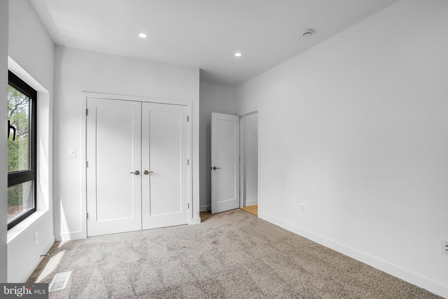 1202 Eastern Avenue NE photo 16