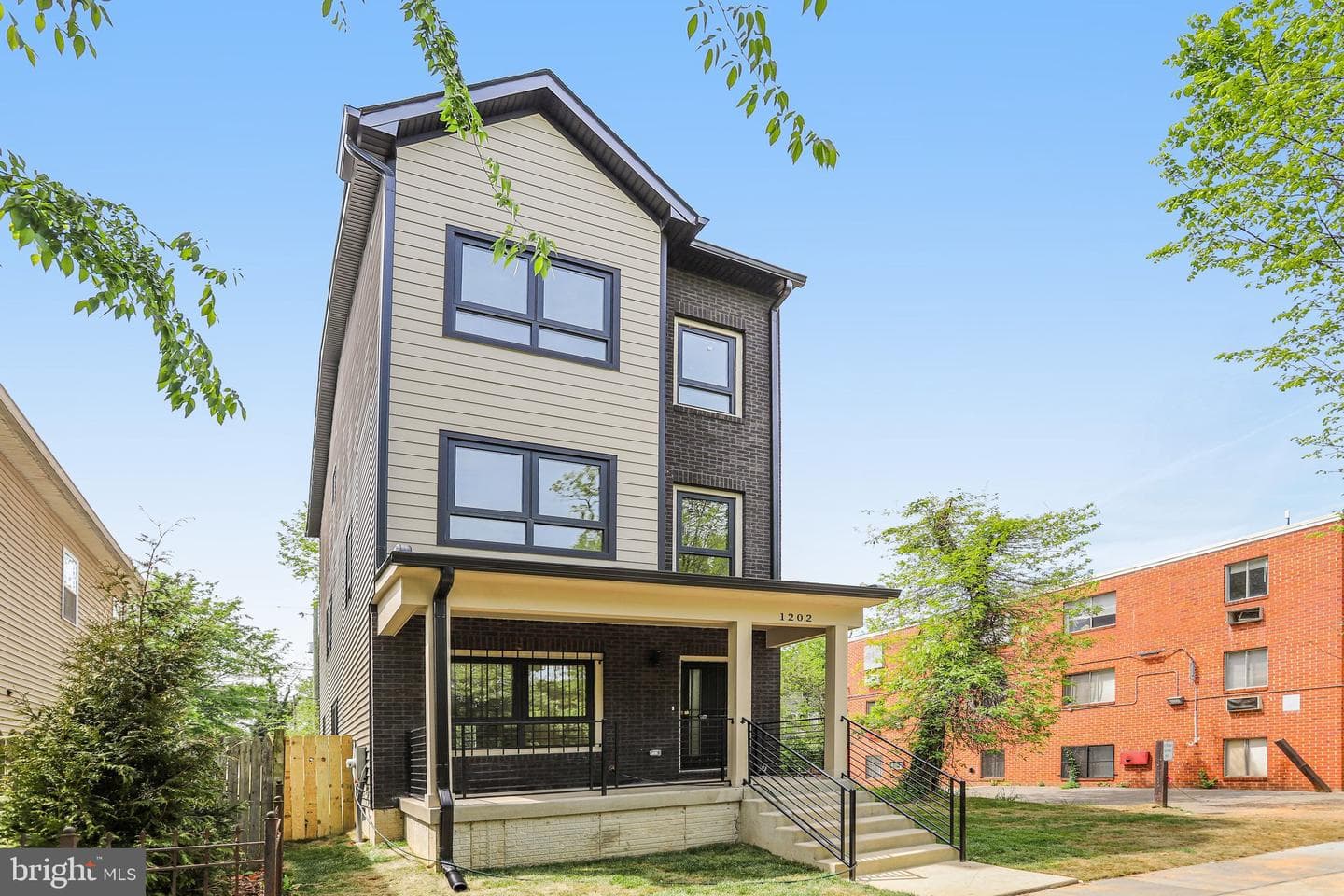 1202 Eastern Avenue NE photo 2