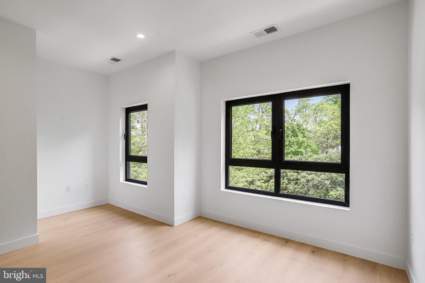 1202 Eastern Avenue NE photo 23