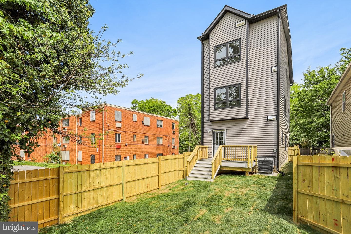 1202 Eastern Avenue NE photo 28