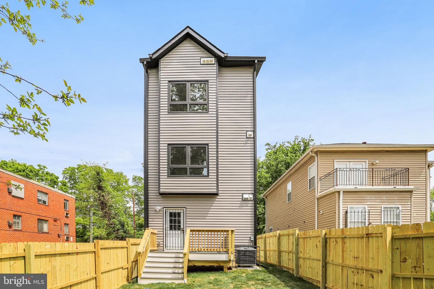 1202 Eastern Avenue NE photo 29