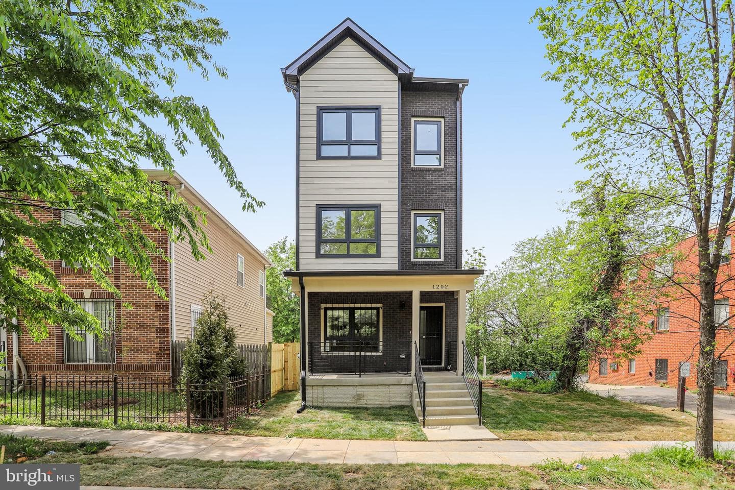 1202 Eastern Avenue NE photo 4