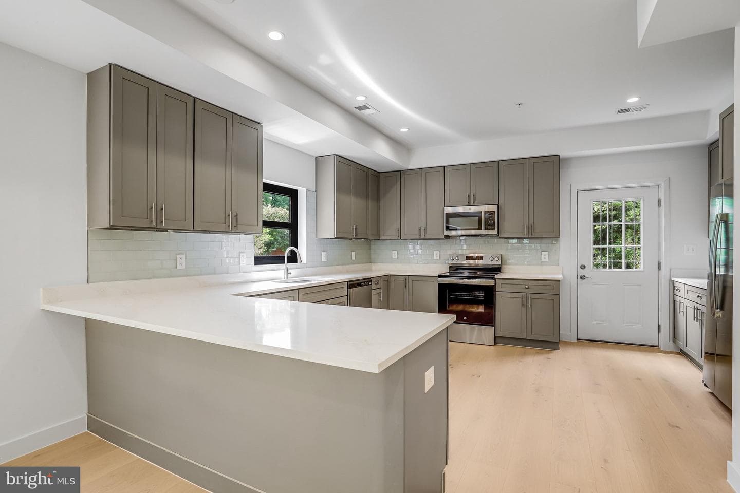 1202 Eastern Avenue NE photo 54