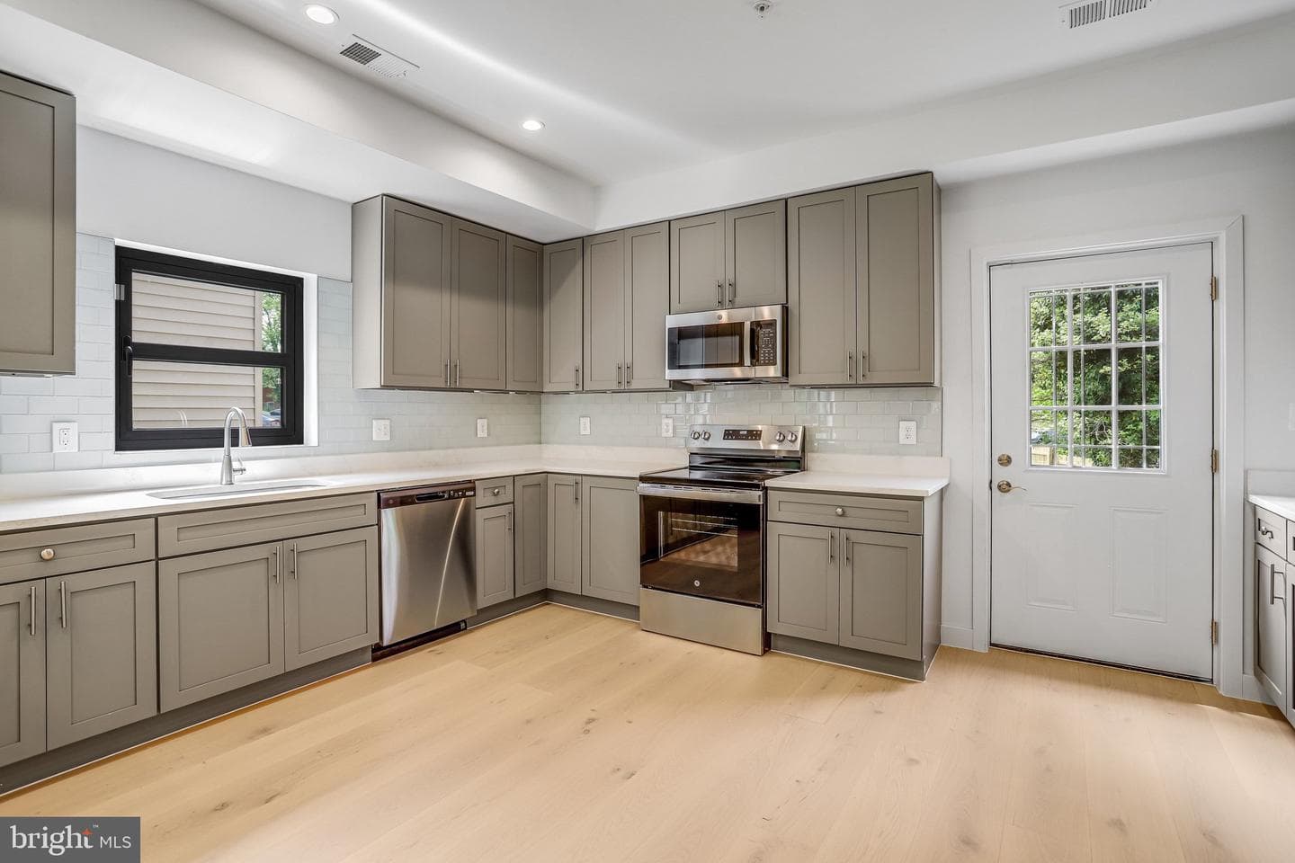 1202 Eastern Avenue NE photo 55