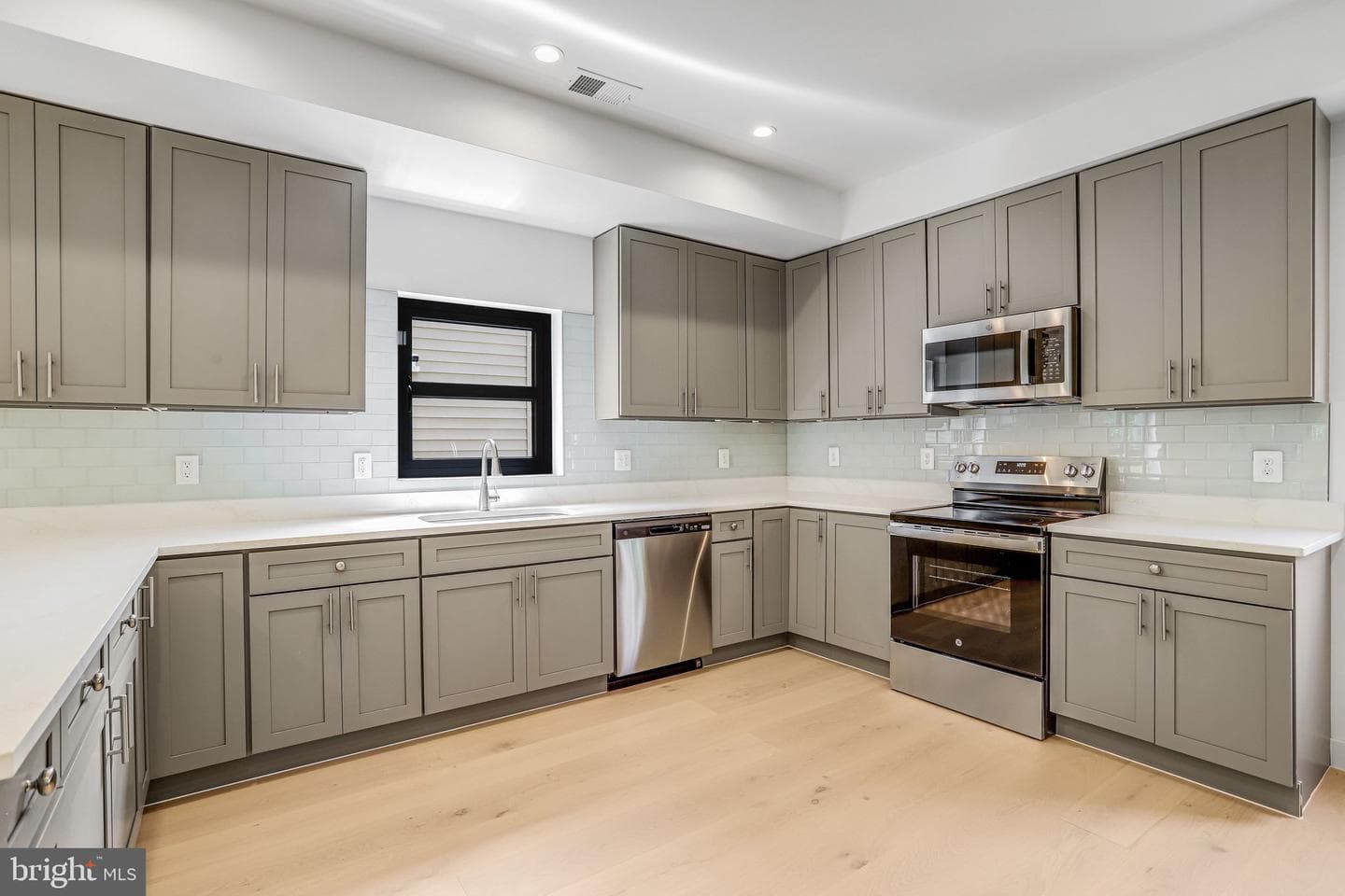 1202 Eastern Avenue NE photo 56