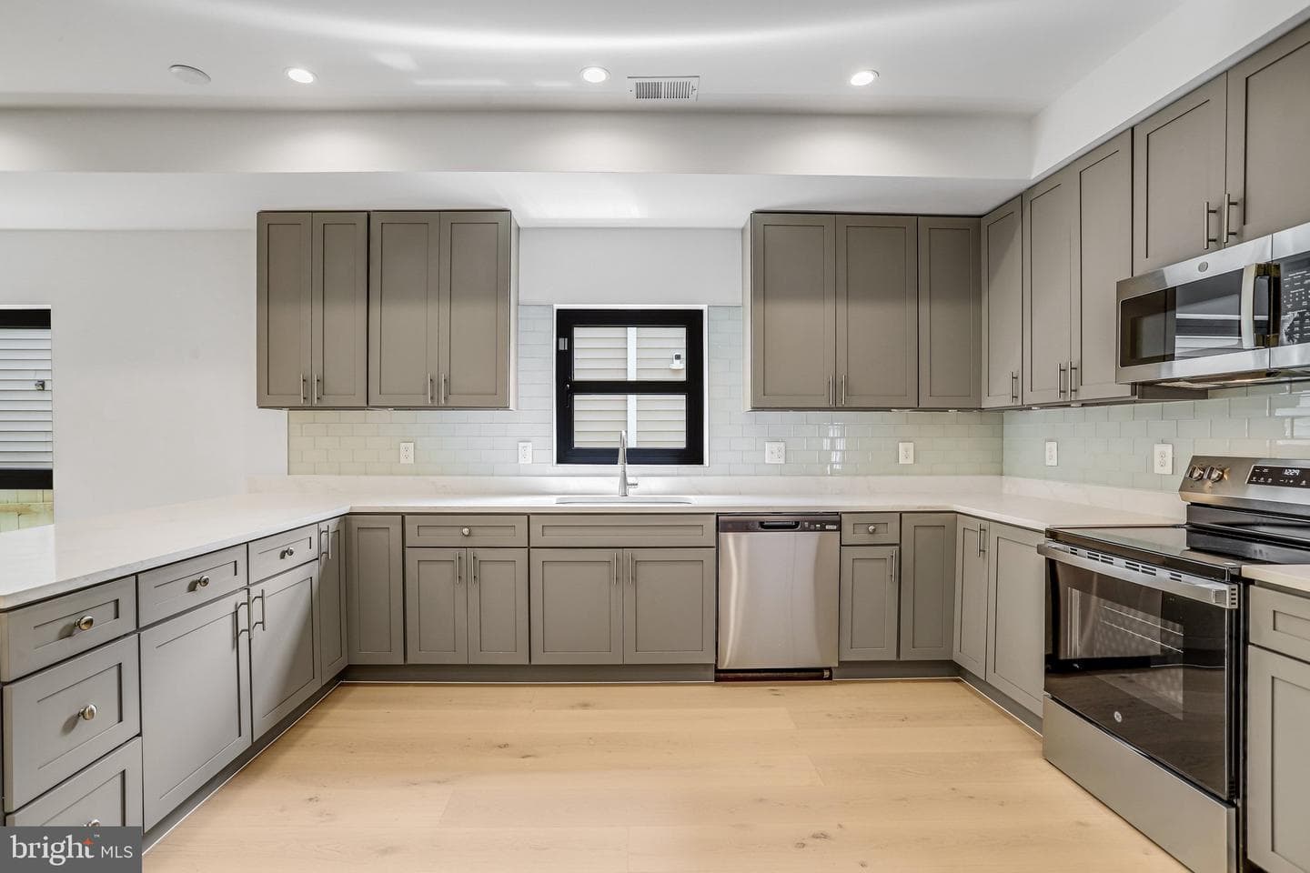 1202 Eastern Avenue NE photo 57