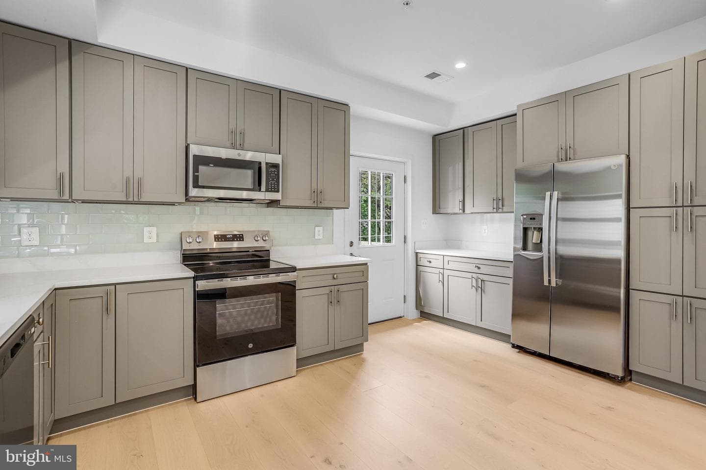 1202 Eastern Avenue NE photo 58