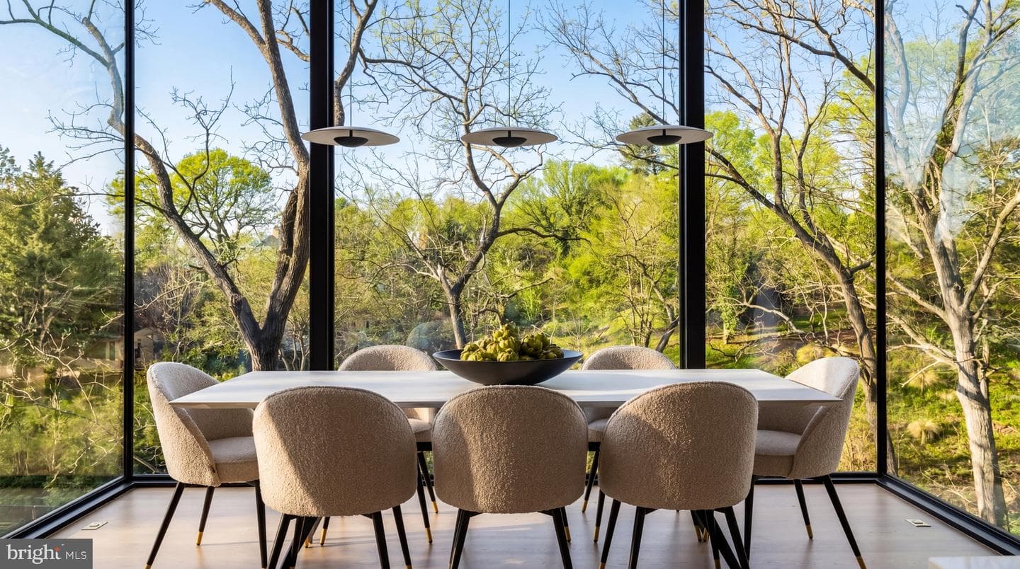 2676 Chain Bridge Road NW photo 17