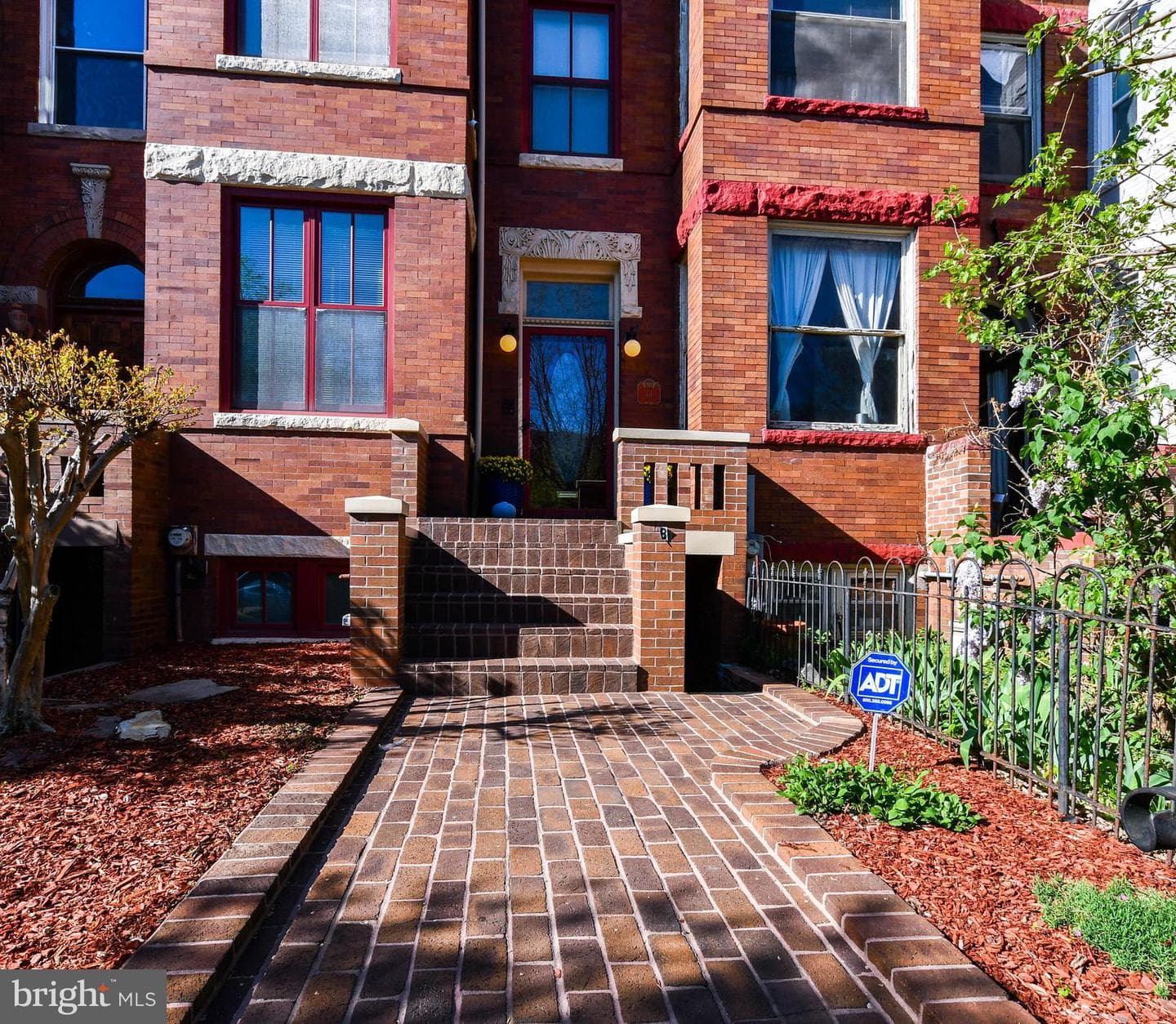 34 R Street NE photo 3