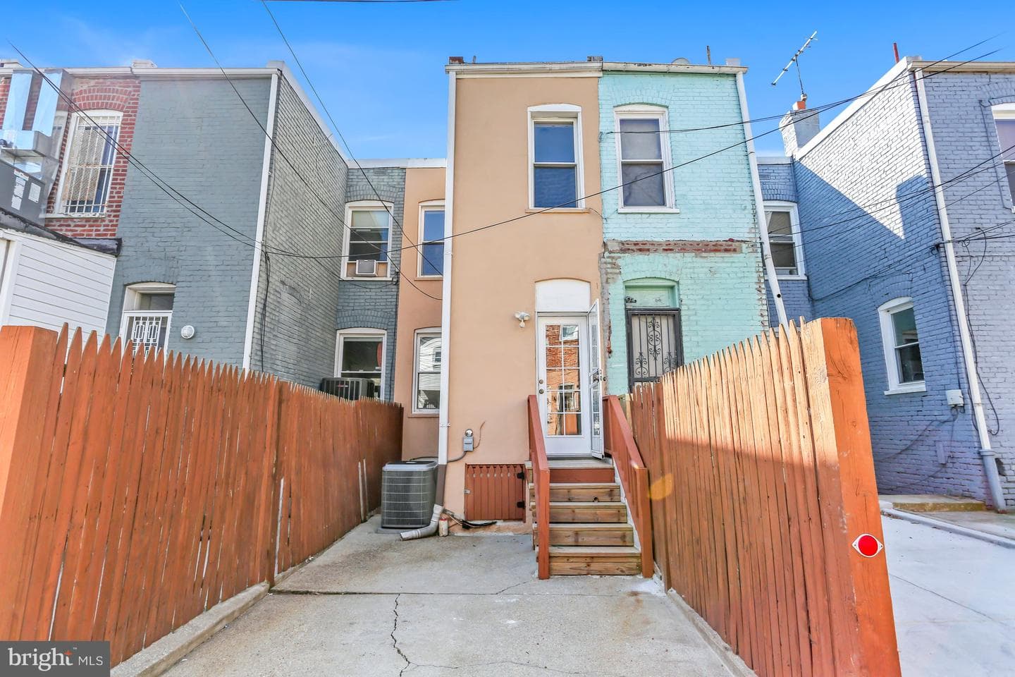 627 Gresham Place NW photo 30