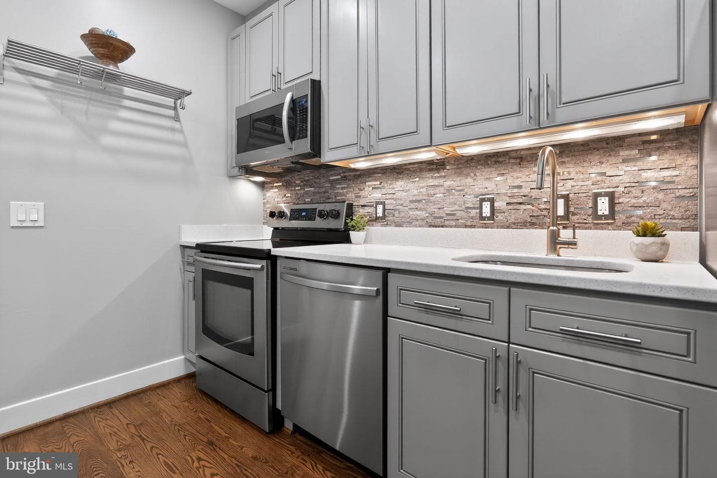 1109 Holbrook Terrace NE #1 photo 23