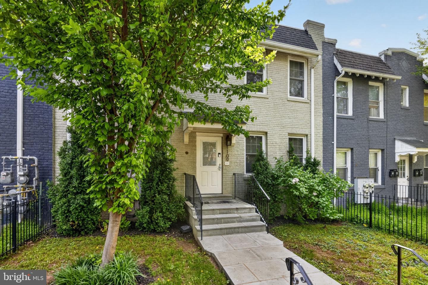 1109 Holbrook Terrace NE #1 photo 3