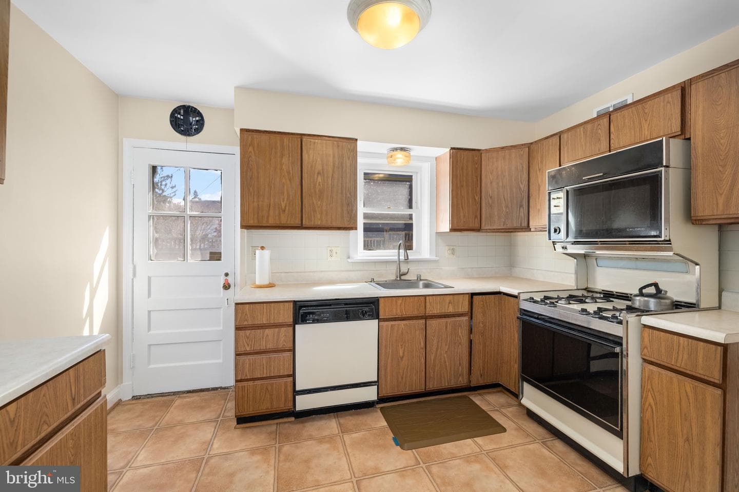 3948 Morrison Street NW photo 9