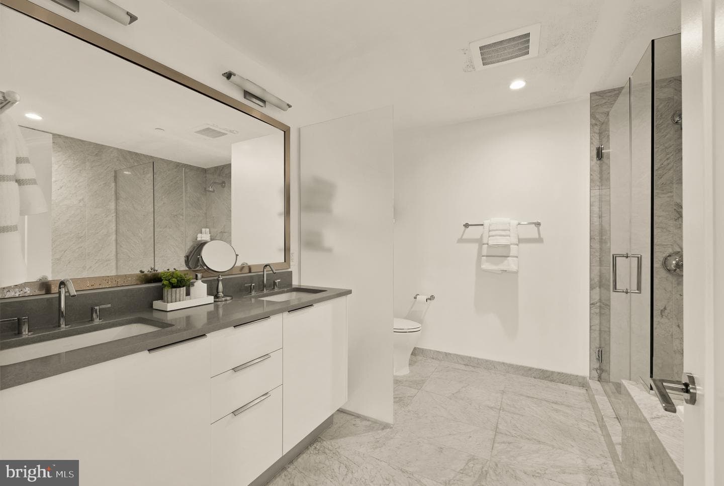 45 Sutton Square SW #906 photo 19