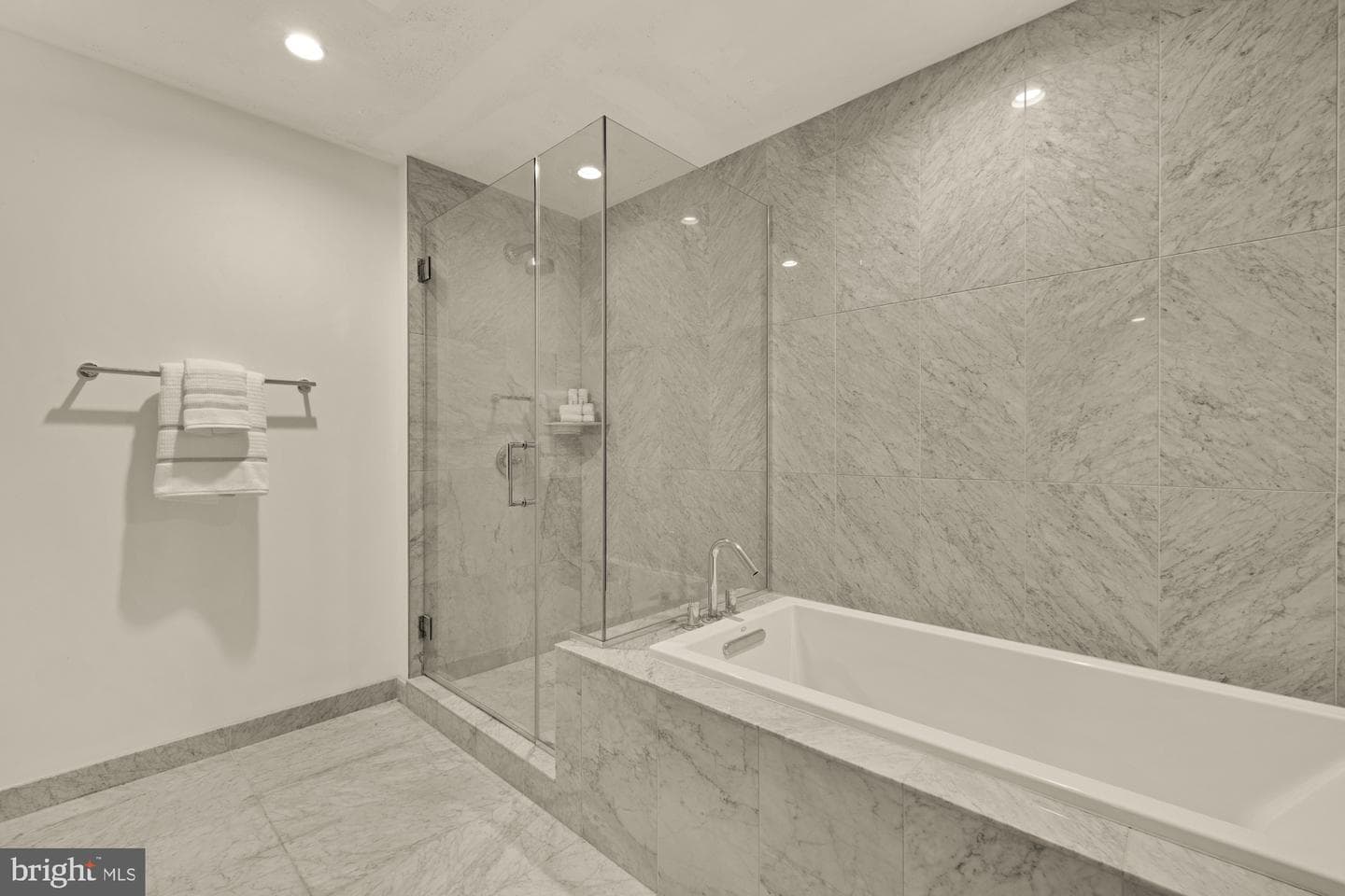 45 Sutton Square SW #906 photo 20