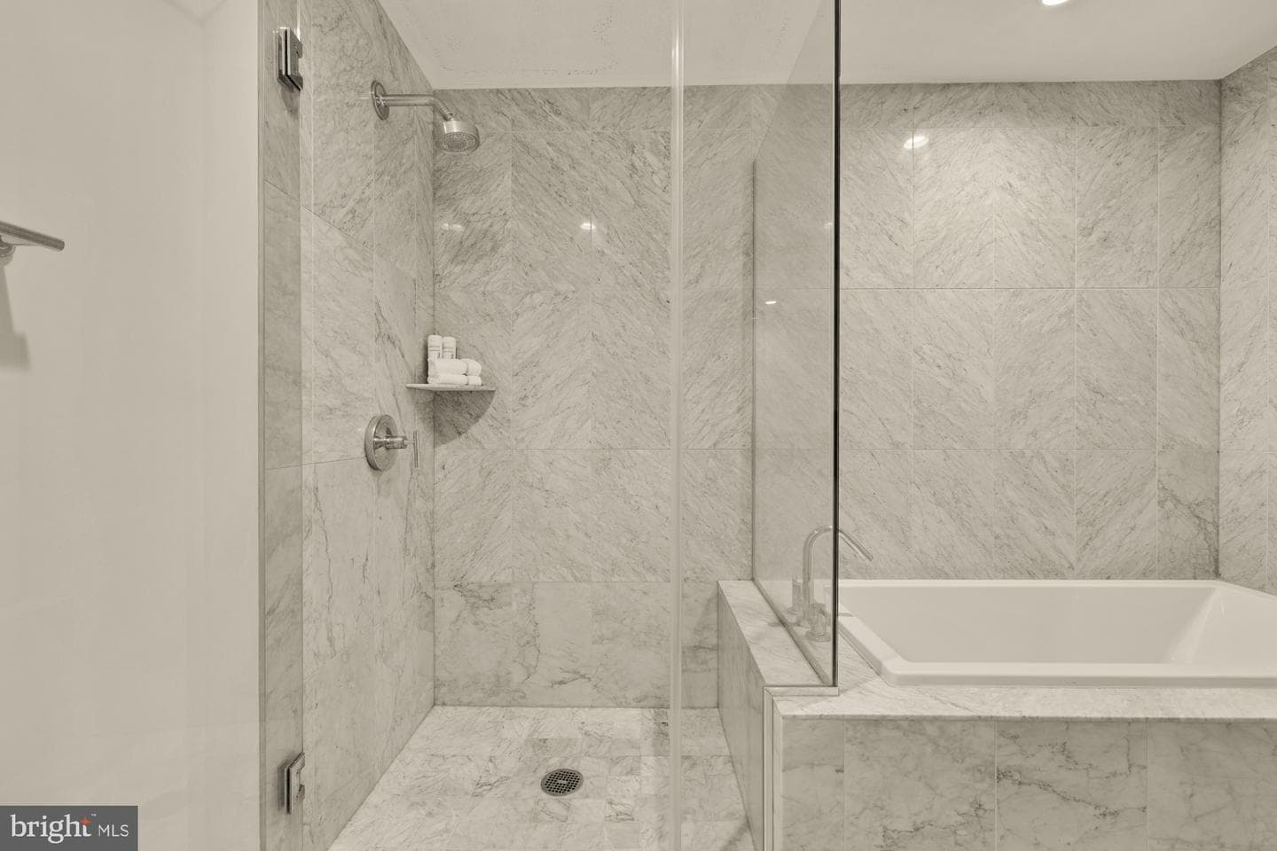 45 Sutton Square SW #906 photo 21