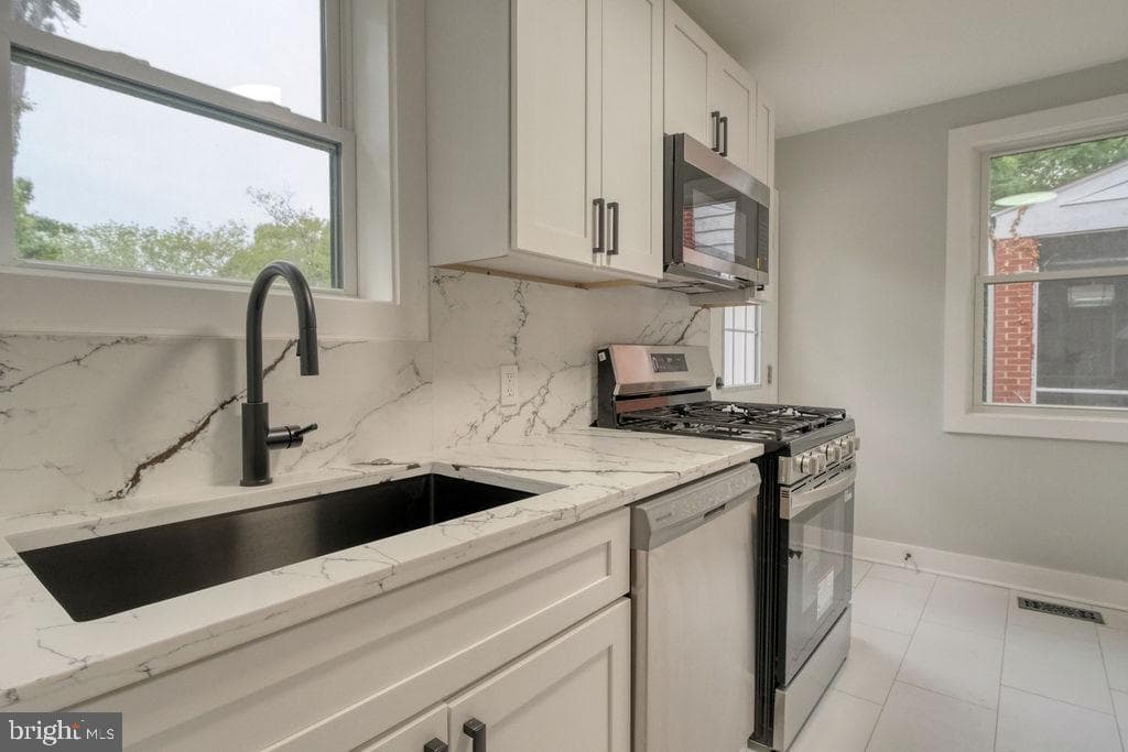1361 Branch Avenue SE photo 15