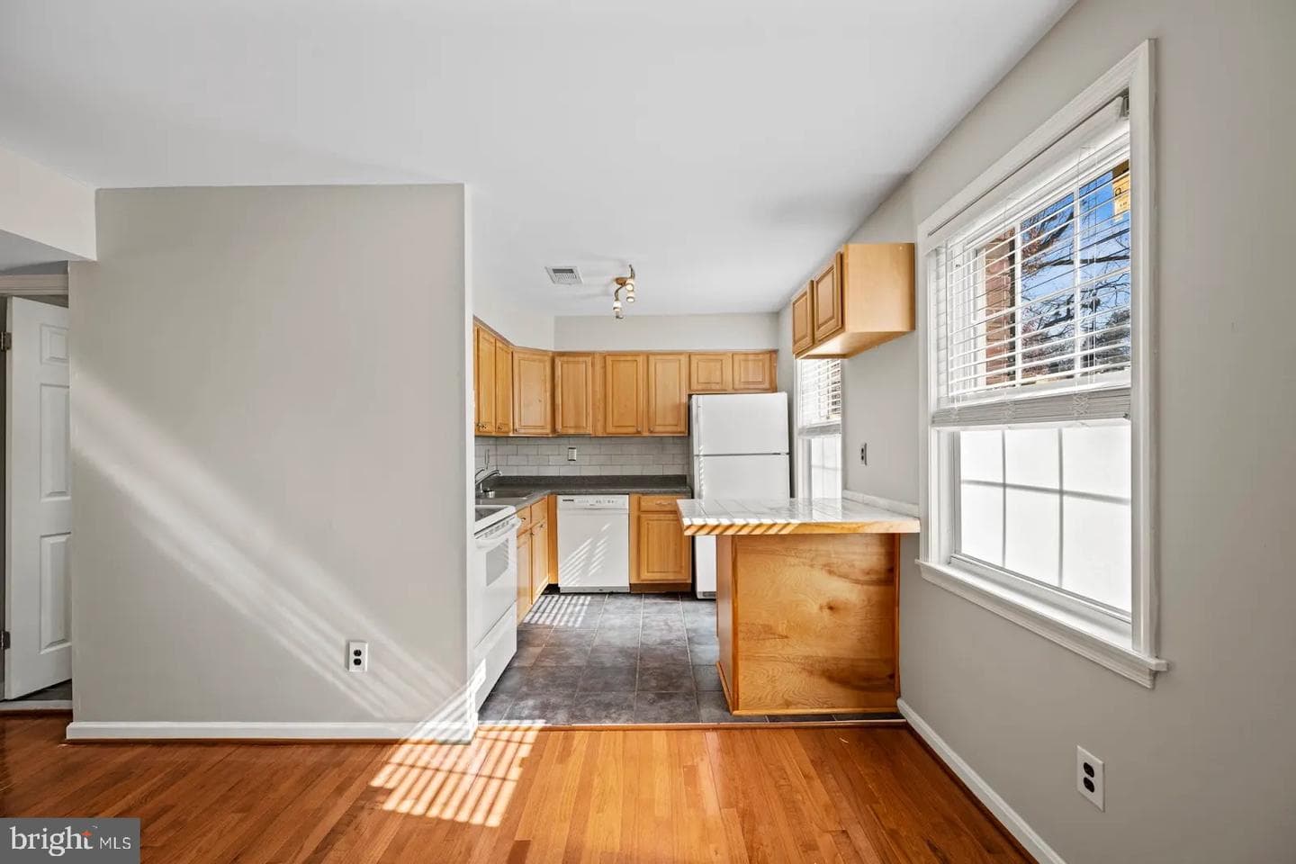 2001 Fort Davis Street SE #102 photo 4