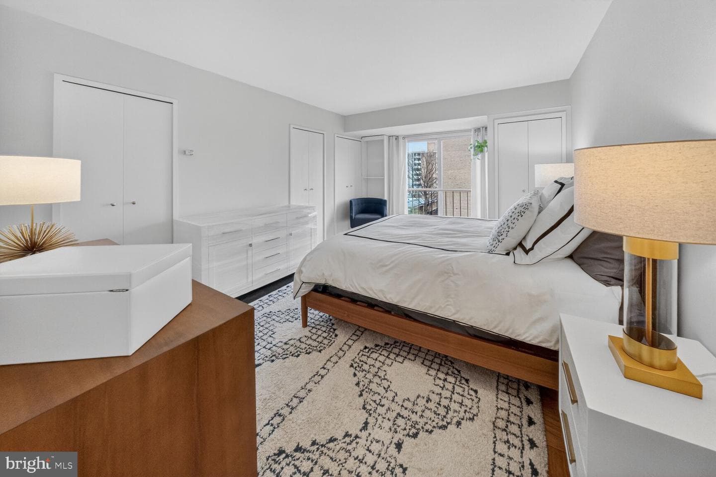 560 N SW #n615 photo 10