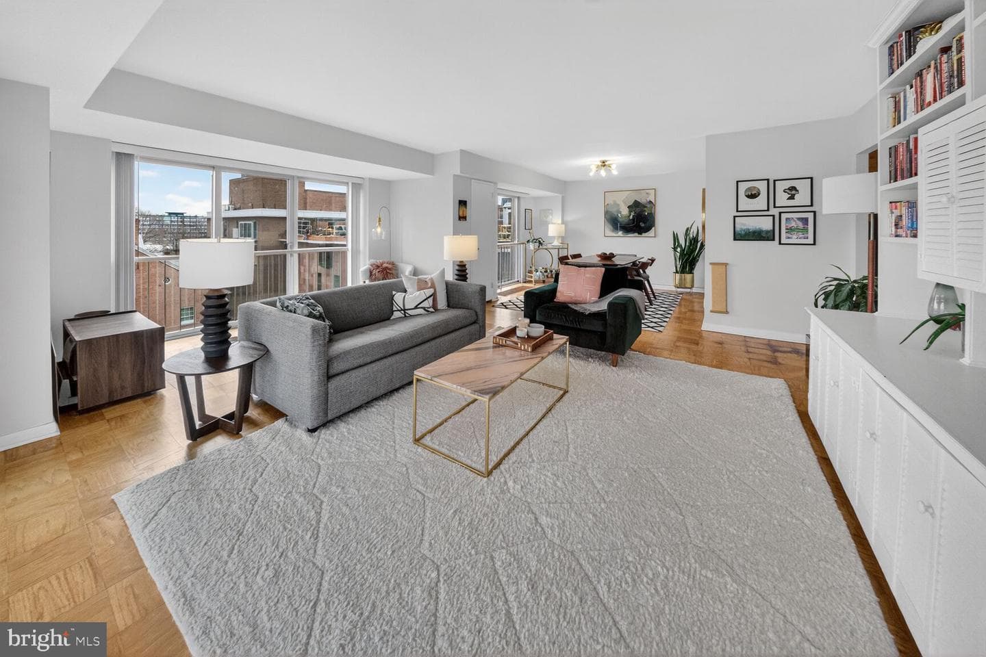 560 N SW #n615 photo 3