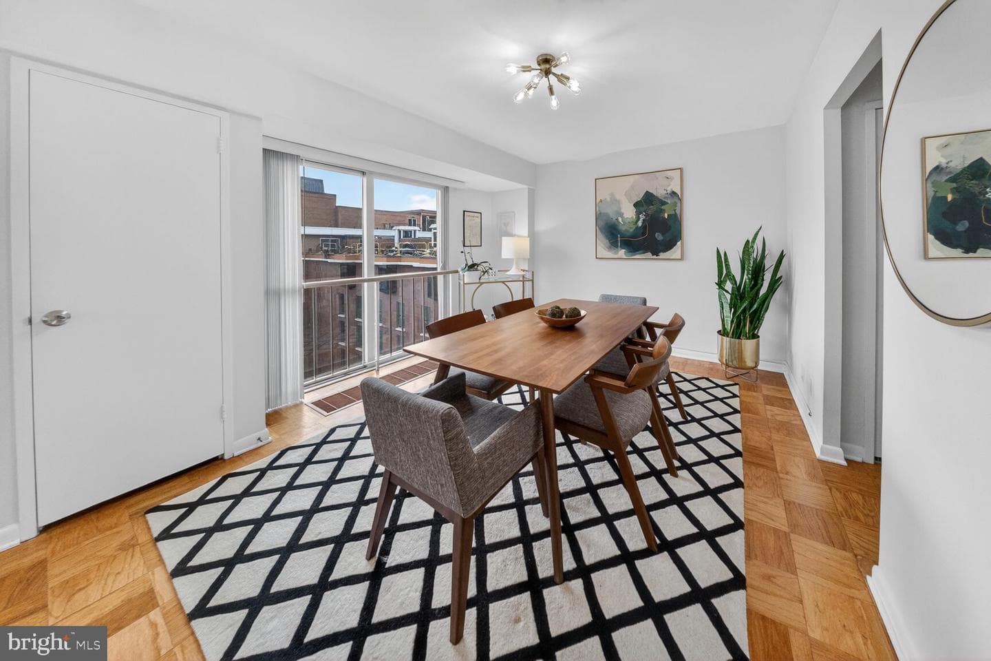 560 N SW #n615 photo 6