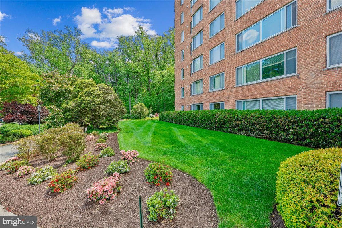 4200 Cathedral Avenue NW #716 photo 3