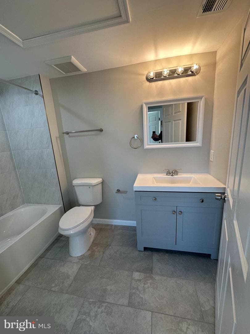 1812 H Place NE #104 photo 4