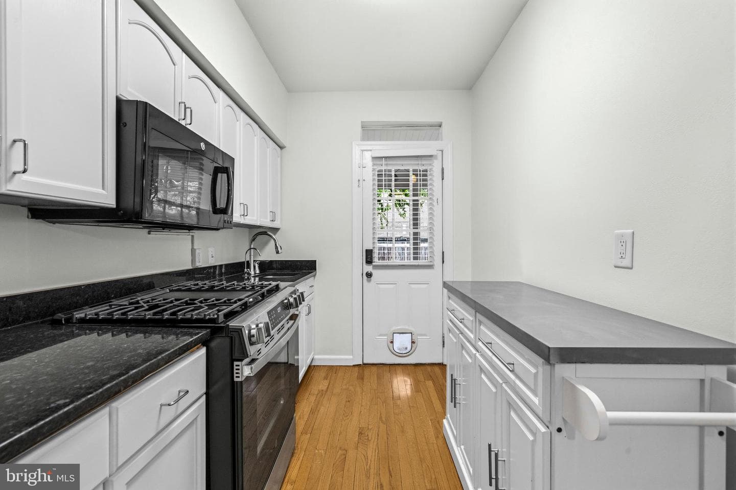 1504 Gales Street NE photo 8