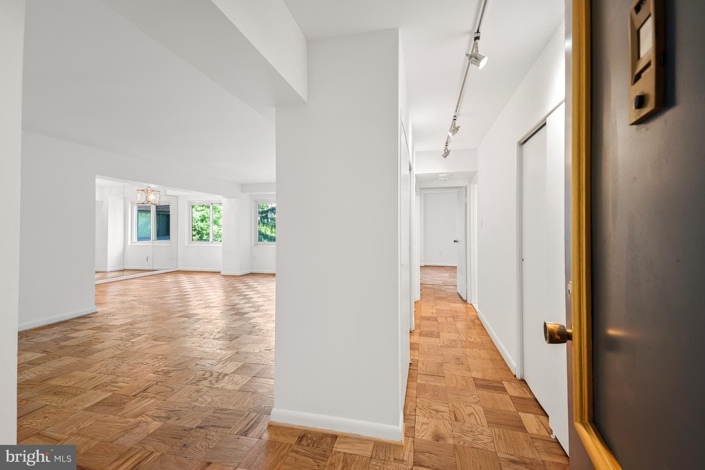 4201 Cathedral Avenue NW #403e photo 4