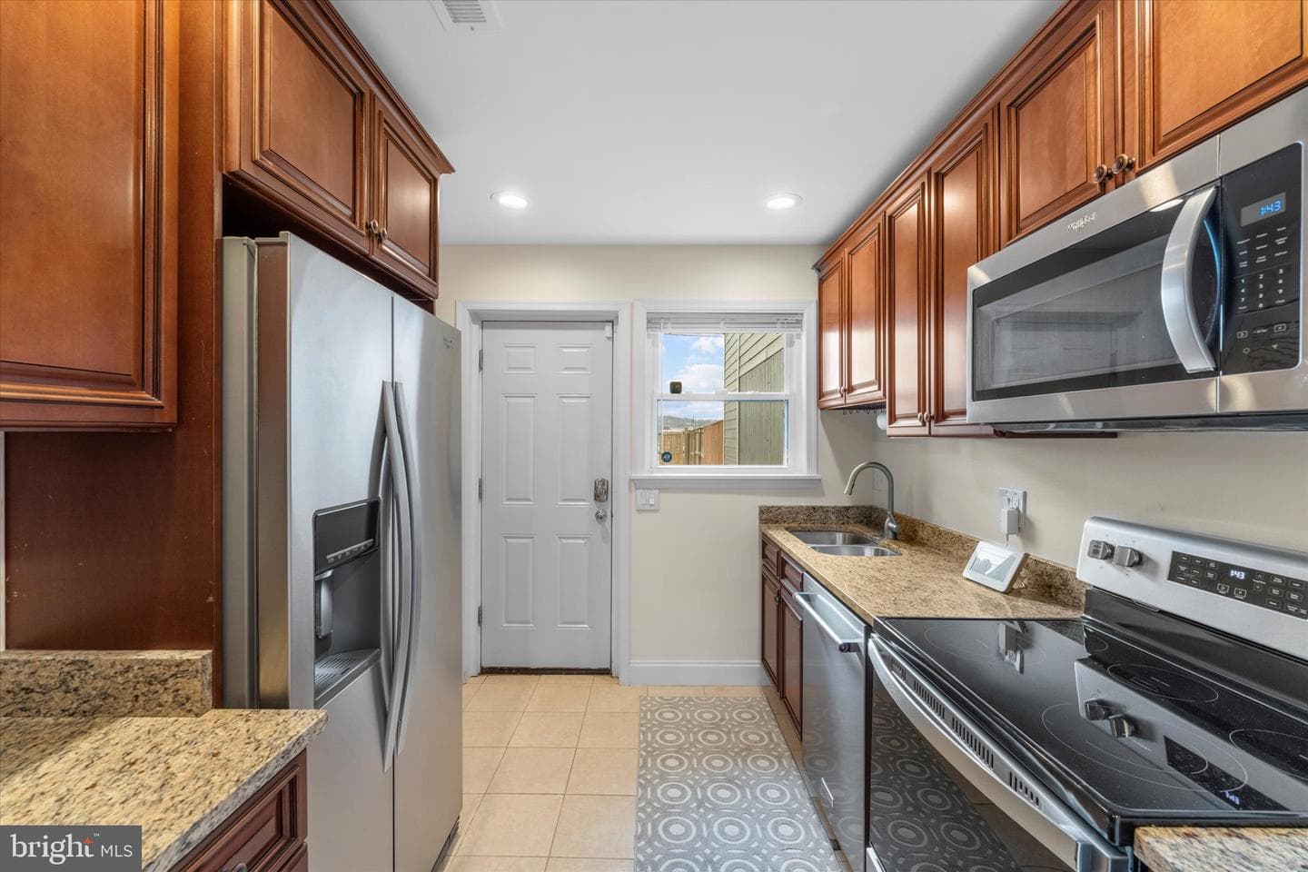1527 K Street SE photo 6