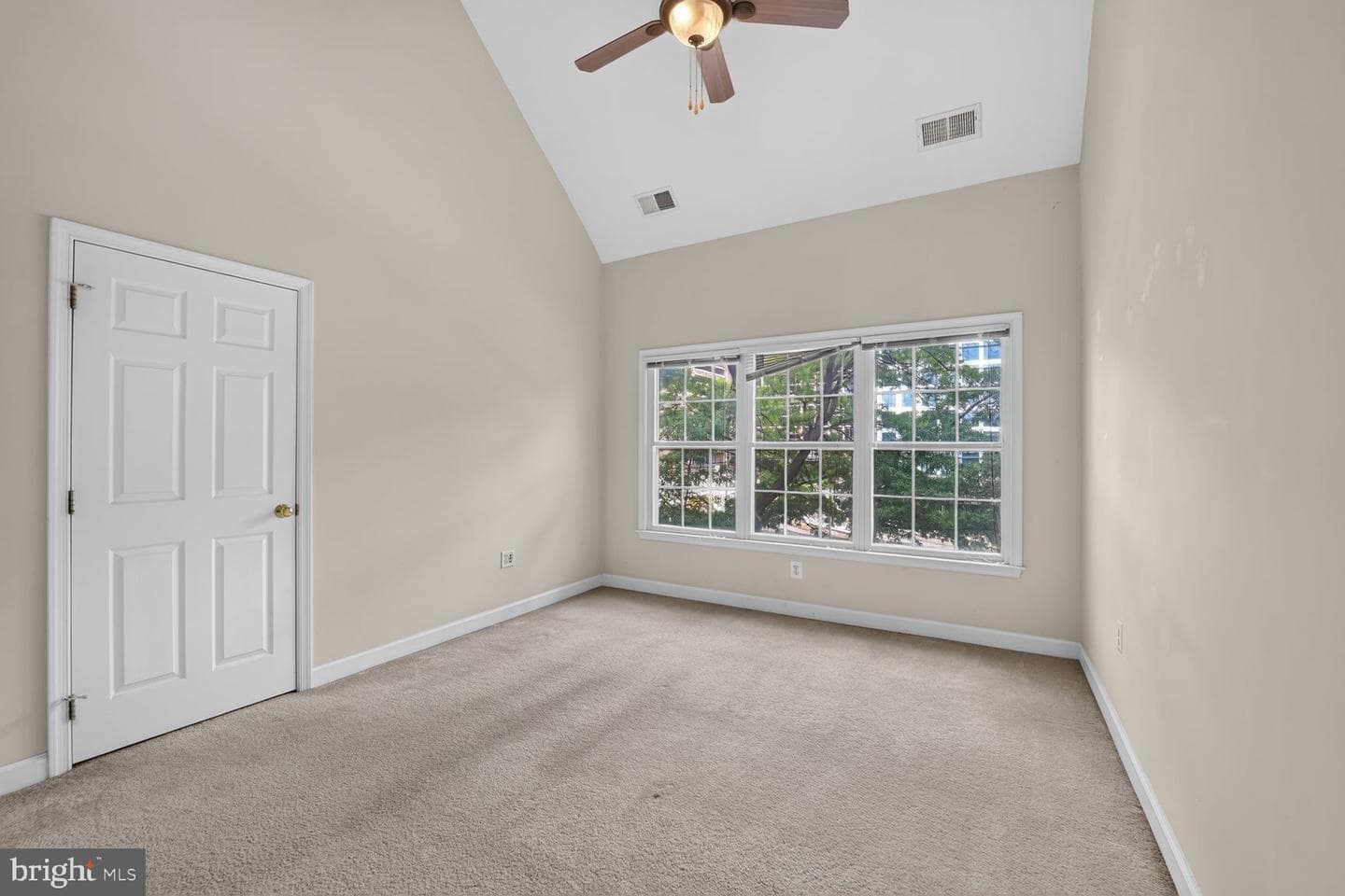 821 Capitol Square Place SW photo 4