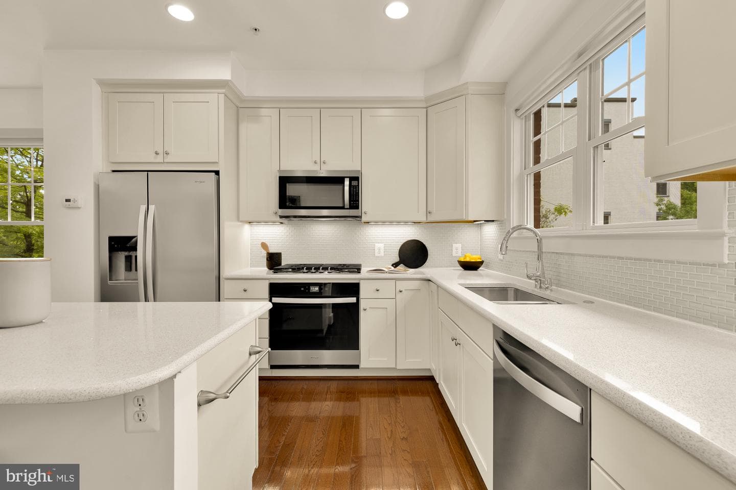 626 Regent Place NE photo 12