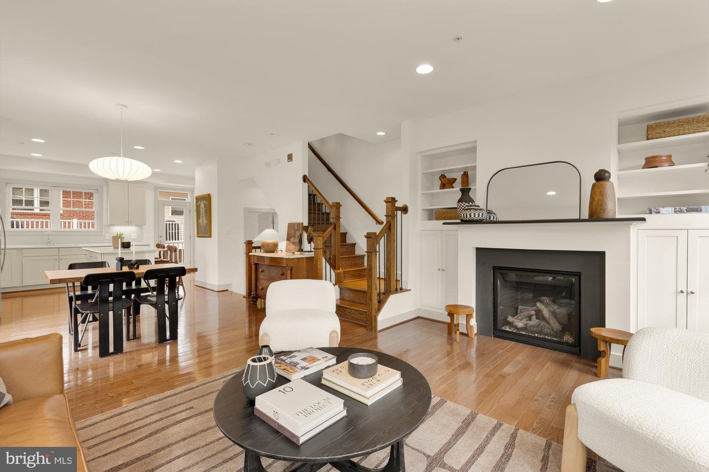 626 Regent Place NE photo 23