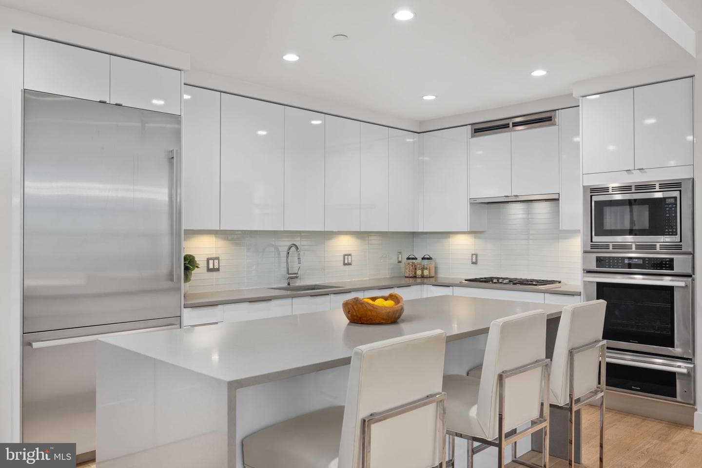 45 Sutton Square SW #406 photo 9